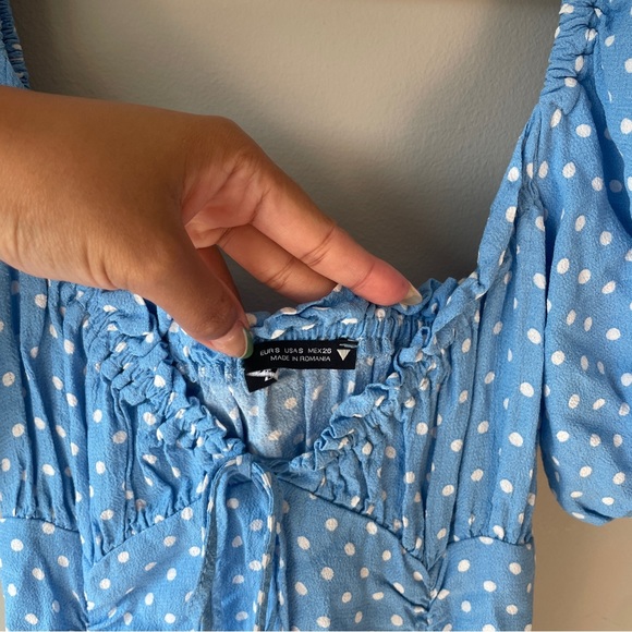Zara  gorgeous baby blue polkadot short puff sleeves with sweetheart neckline. - Picture 5 of 6